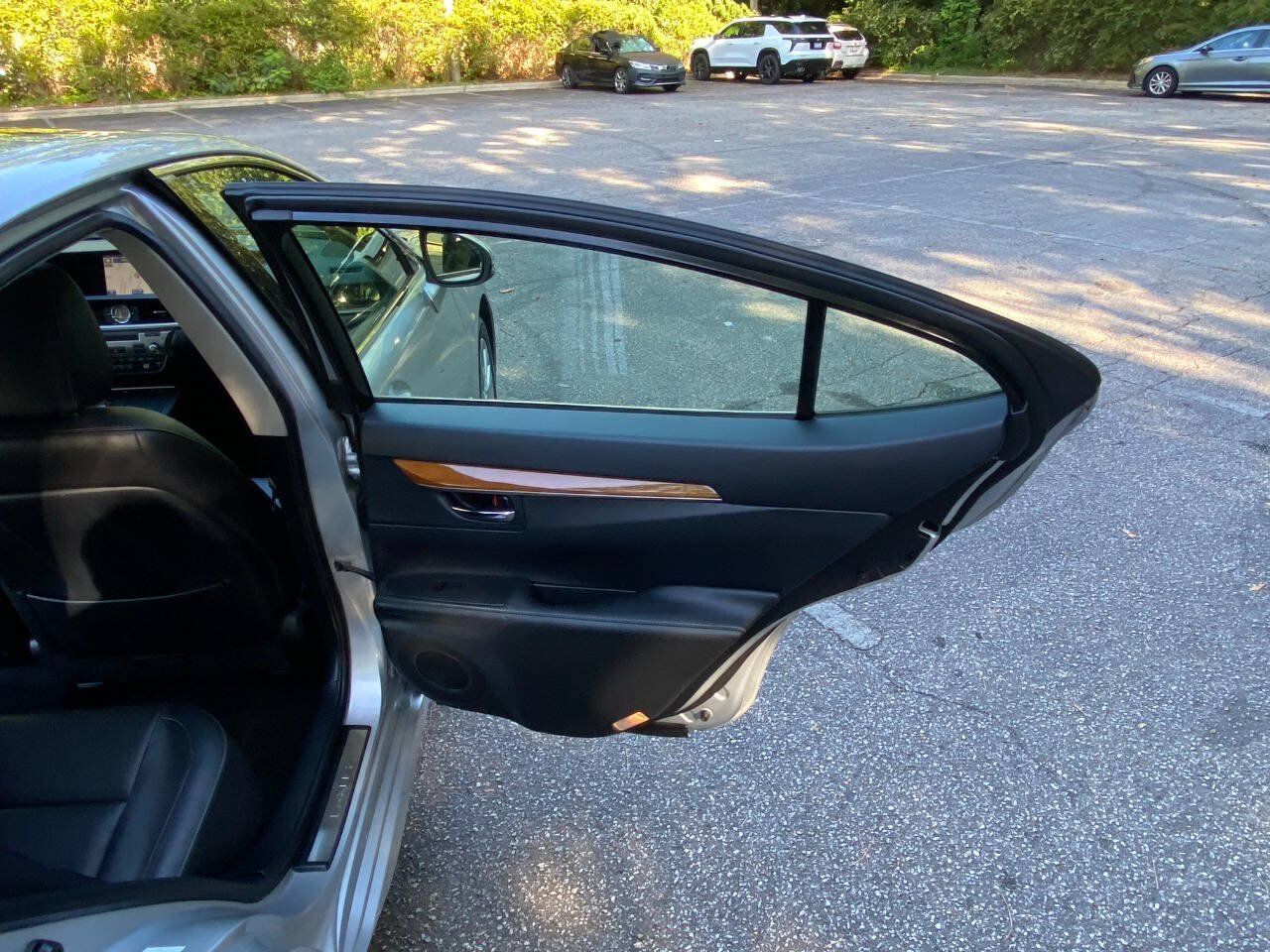 Used 2014 Lexus ES 300h w/ Luxury Package w/Bamboo Trim FWD image 54