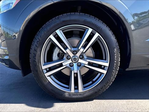Used 2018 Volvo XC60 T5 Momentum w/ Convenience Package AWD/4WD image 12