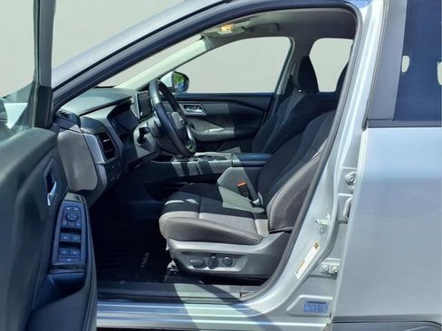 Used 2025 Nissan Rogue SV FWD image 14