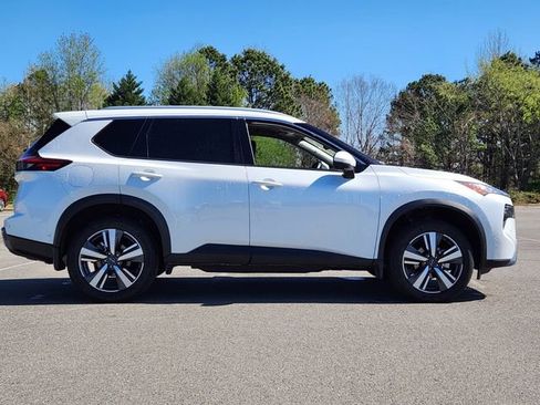 Used 2025 Nissan Rogue SL image 4