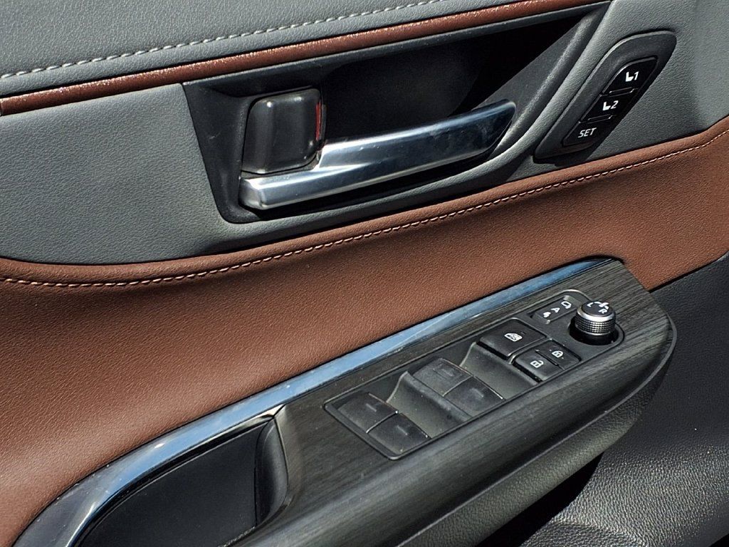 Certified 2023 Toyota Venza XLE AWD/4WD image 20