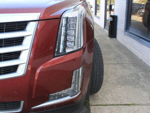 Used 2016 Cadillac Escalade Premium image 3