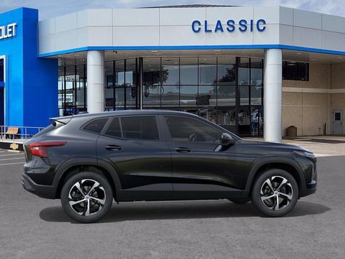 New 2026 Chevrolet Trax RS w/ Sunroof Package FWD image 5