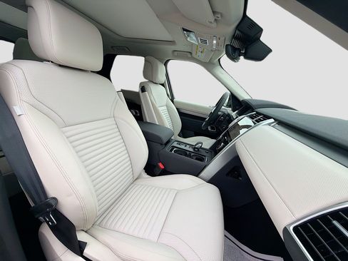 New 2026 Land Rover Discovery Limited Edition AWD/4WD image 16