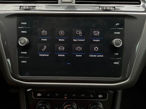 Used 2020 Volkswagen Tiguan SE AWD/4WD image 30