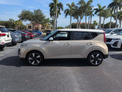 Used 2020 Kia Soul EX w/ Option Group 015 FWD image 6