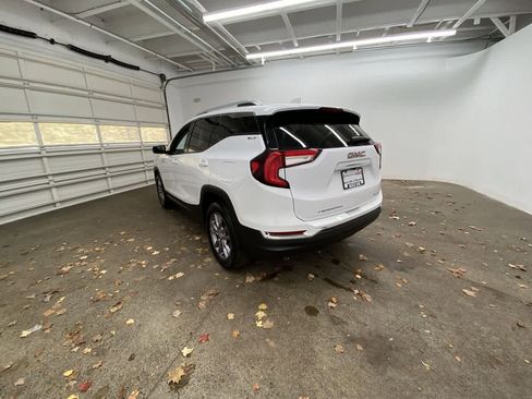 Used 2023 GMC Terrain SLT image 4