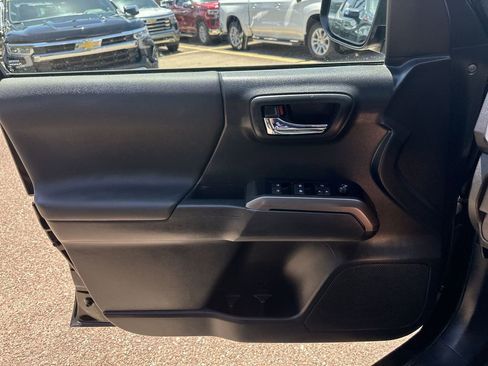 Used 2023 Toyota Tacoma TRD Off-Road AWD/4WD image 30