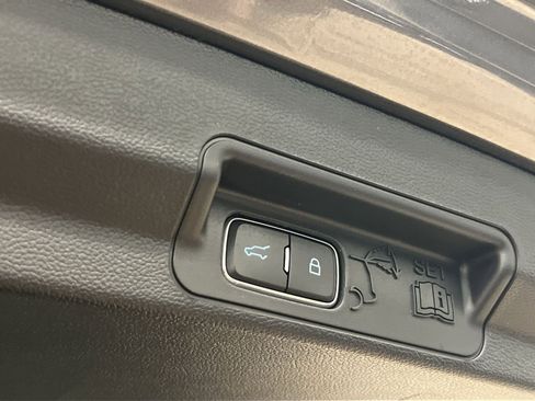 Used 2022 Ford Explorer XLT w/ Equipment Group 202A AWD/4WD image 24