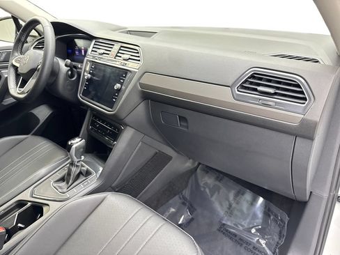Used 2023 Volkswagen Tiguan SE w/ Panoramic Sunroof Package FWD image 55