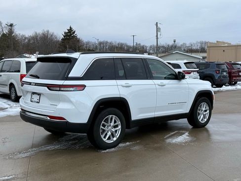 New 2025 Jeep Grand Cherokee Laredo w/ Luxury Tech Group I AWD/4WD image 7