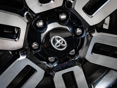 Used 2018 Toyota 4Runner Limited image 8