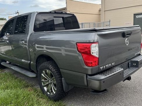 Used 2018 Nissan Titan SV w/ SV Convenience Package AWD/4WD image 4