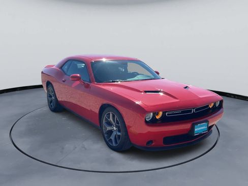 Used 2016 Dodge Challenger SXT RWD image 3