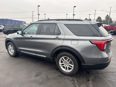 Used 2025 Ford Explorer Active image 3
