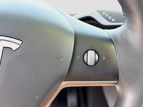 Used 2021 Tesla Model Y Long Range AWD/4WD image 15