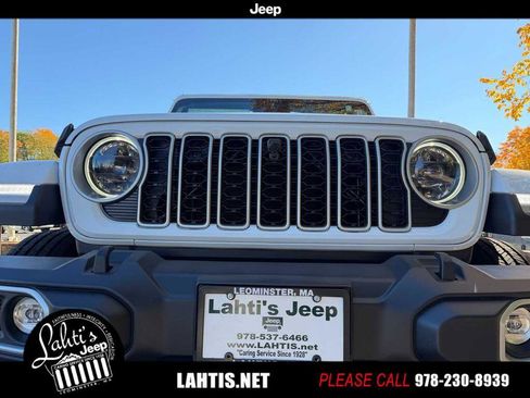 New 2026 Jeep Wrangler Unlimited Sahara image 25