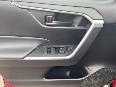 Certified 2020 Toyota RAV4 LE AWD/4WD image 12