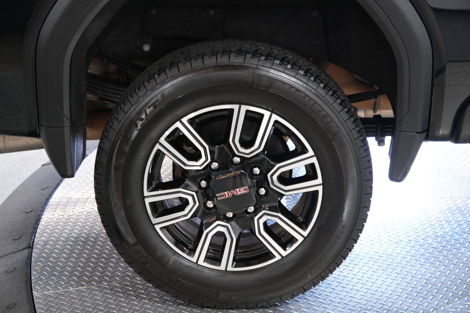 Used 2023 GMC Sierra 3500 AT4 w/ AT4 Premium Plus Package AWD/4WD image 32