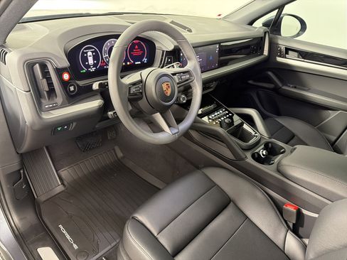 Used 2026 Porsche Cayenne AWD/4WD image 4