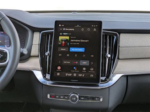 New 2026 Volvo XC90 B5 Plus w/ Protection Package Premier image 21