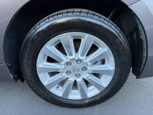 Used 2013 Toyota Sienna LE w/ Towing Pkg AWD/4WD image 30