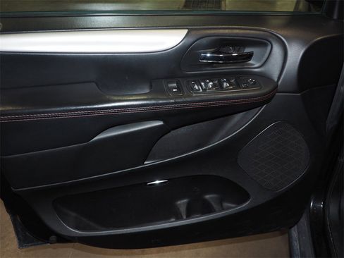 Used 2017 Dodge Grand Caravan GT image 7