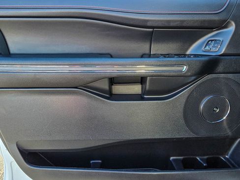 Used 2023 Ford Expedition Limited image 11