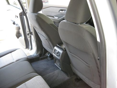 Used 2022 Nissan Rogue SV FWD image 33