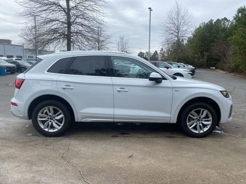 Used 2023 Audi Q5 2.0T Premium w/ Convenience Package image 2