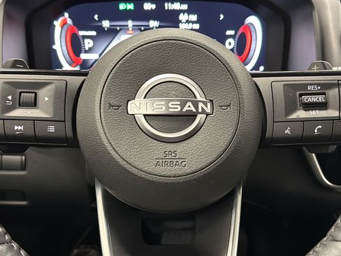 Used 2023 Nissan Rogue Platinum w/ Platinum Premium Package FWD image 16
