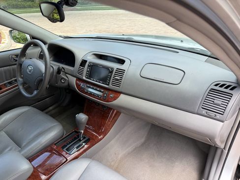 Used 2005 Toyota Camry XLE FWD image 11