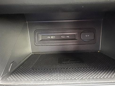 Used 2021 Volkswagen Atlas Cross Sport SE w/ Panoramic Sunroof Package image 22