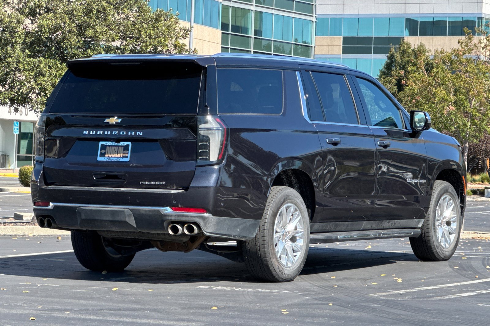 Used 2026 Chevrolet Suburban Premier AWD/4WD image 4