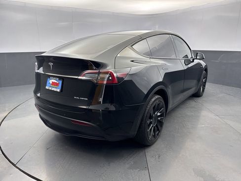 Used 2022 Tesla Model Y Long Range image 6
