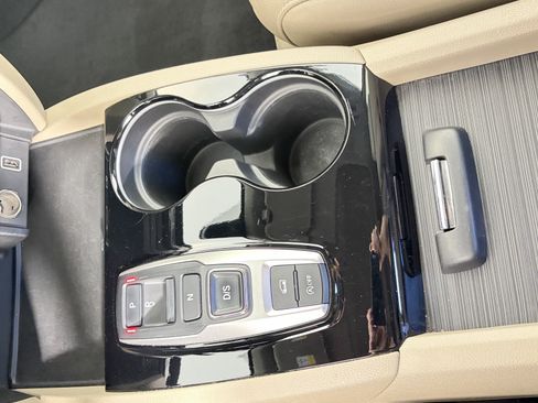 Used 2020 Honda Pilot Touring image 32