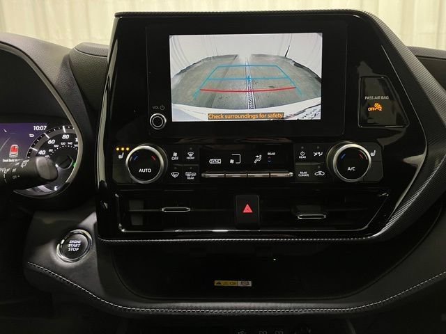 Used 2023 Toyota Highlander XSE AWD/4WD image 22