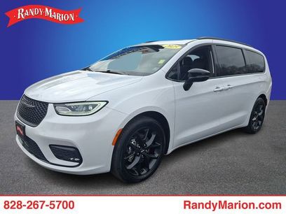 Used 2025 Chrysler Pacifica Limited