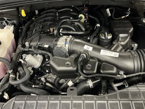 Used 2024 Jeep Grand Cherokee Limited w/ Luxury Tech Group II image 35