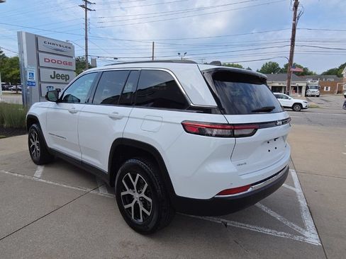 Certified 2025 Jeep Grand Cherokee Limited w/ Trailer Tow Package AWD/4WD image 11