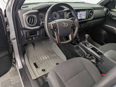 Used 2019 Toyota Tacoma TRD Sport image 2