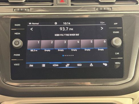 Used 2022 Volkswagen Tiguan SE AWD/4WD image 36