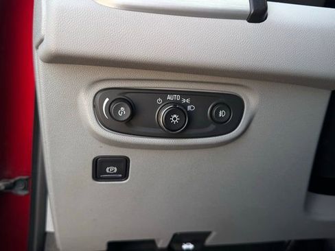 Used 2023 GMC Terrain SLT image 35