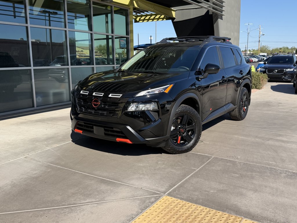 Used 2026 Nissan Rogue SV AWD/4WD image 2