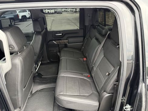 Used 2022 GMC Sierra 2500 Denali w/ Denali Black Diamond Edition AWD/4WD image 18