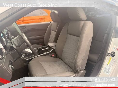 Used 2005 Ford Mustang GT RWD image 5