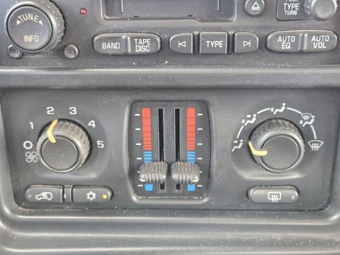 Used 2007 Chevrolet Silverado 1500 LT w/ Crew Cab Value Package image 17