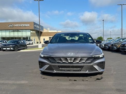 Certified 2025 Hyundai Elantra Sport FWD image 2