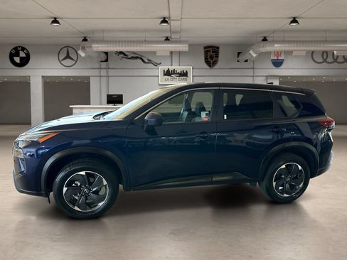Used 2025 Nissan Rogue SV AWD/4WD image 3