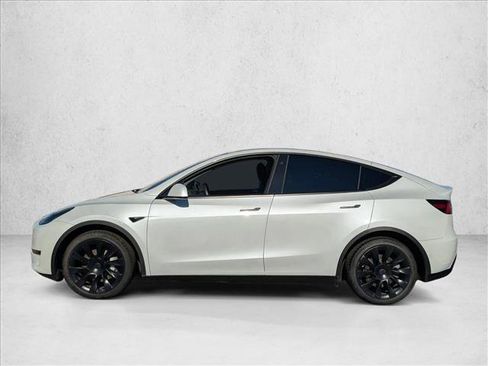 Used 2021 Tesla Model Y Long Range image 9